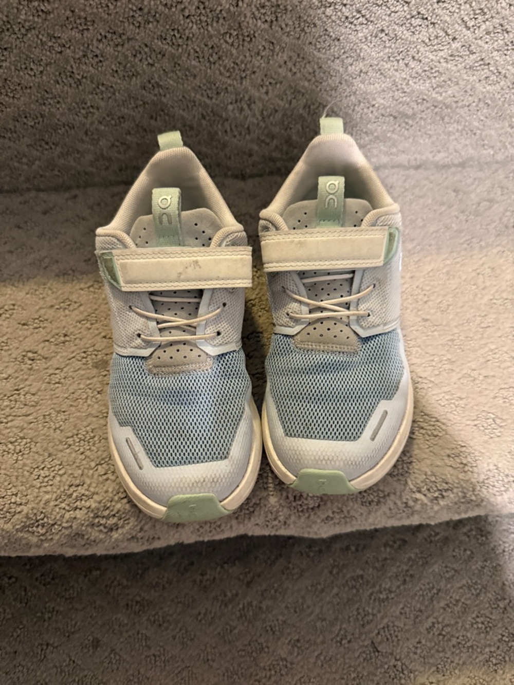 On Cloud Play Mesh Comfort Sneaker Glacier White Kids US 1